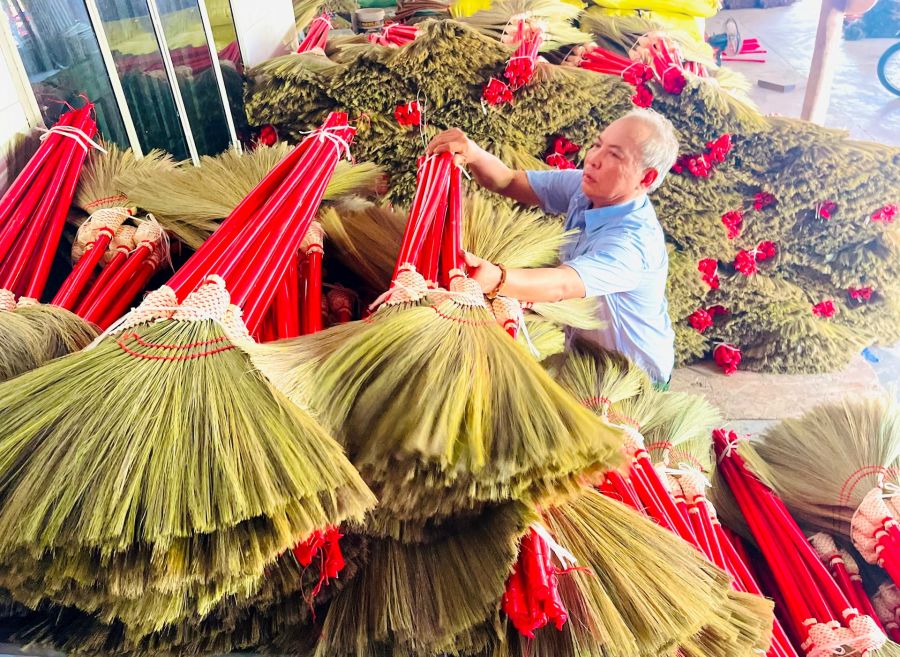 Làng nghề chổi đót Chiêm Sơn