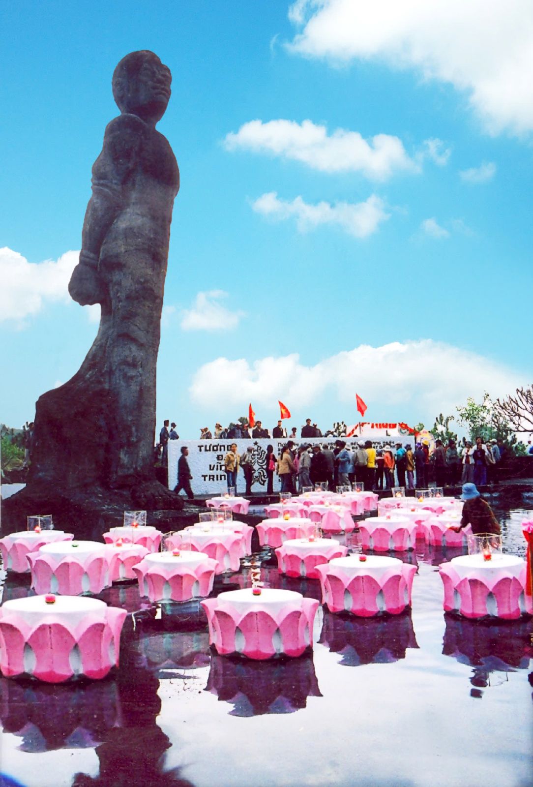 Khu tưởng niệm Vĩnh Trinh